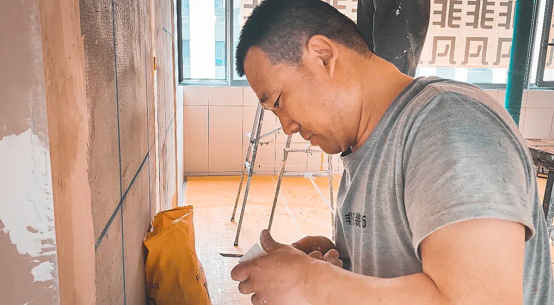 好工匠在非凡｜标准匠师李伟：「粉白人生中一对油工夫妇的沉默与回响」